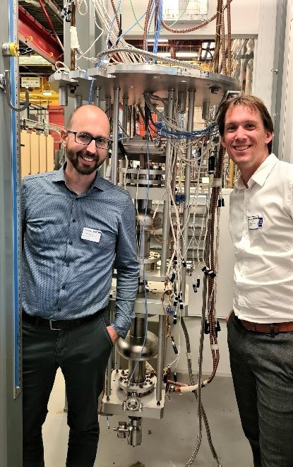 Mathias Winter und Tim IJsselstein beim Fermi National Accelerator Laboratory (FNAL)