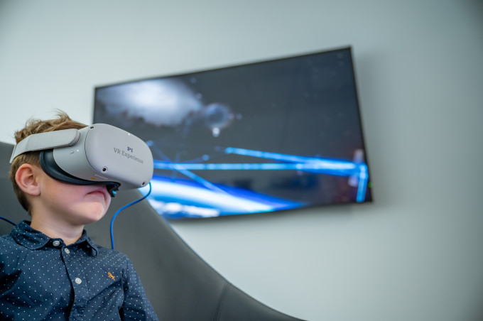 Einblick in die Piezotechnologie im Weltraum durch VR