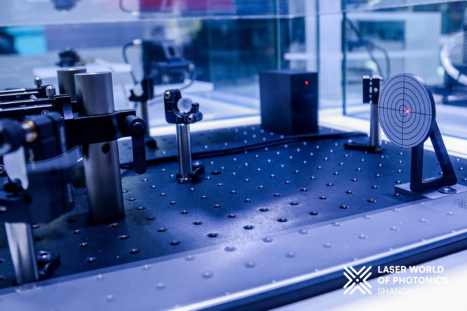 laser_world_of_pho_china_b_421