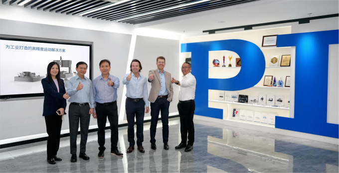 Michael Albiez and Thorsten Kahlert in China