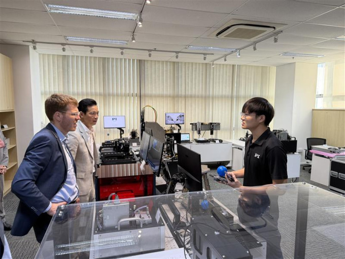 Michael Albiez in Singapore