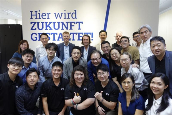 Michael Albiez and Thorsten Kahlert in Singapore